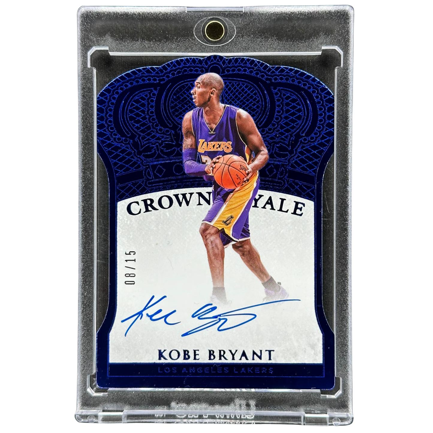 Kobe Bryant 2015-16 Preferred Crown Royale Die-Cut Auto 8/15 #154